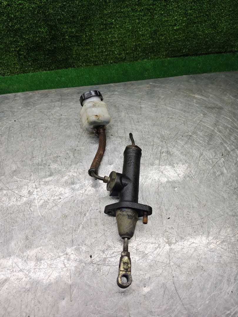 цилиндр сцепления главный УАЗ 452 2 поколение 1985, 2.4 л., бензин, МКПП, микроавтобус - фото №1