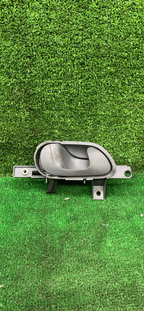 ручка внутренняя передняя левая Peugeot 806 1 поколение 1997, 2.1 л., дизель, МКПП, минивэн, 1470971077 - фото №1