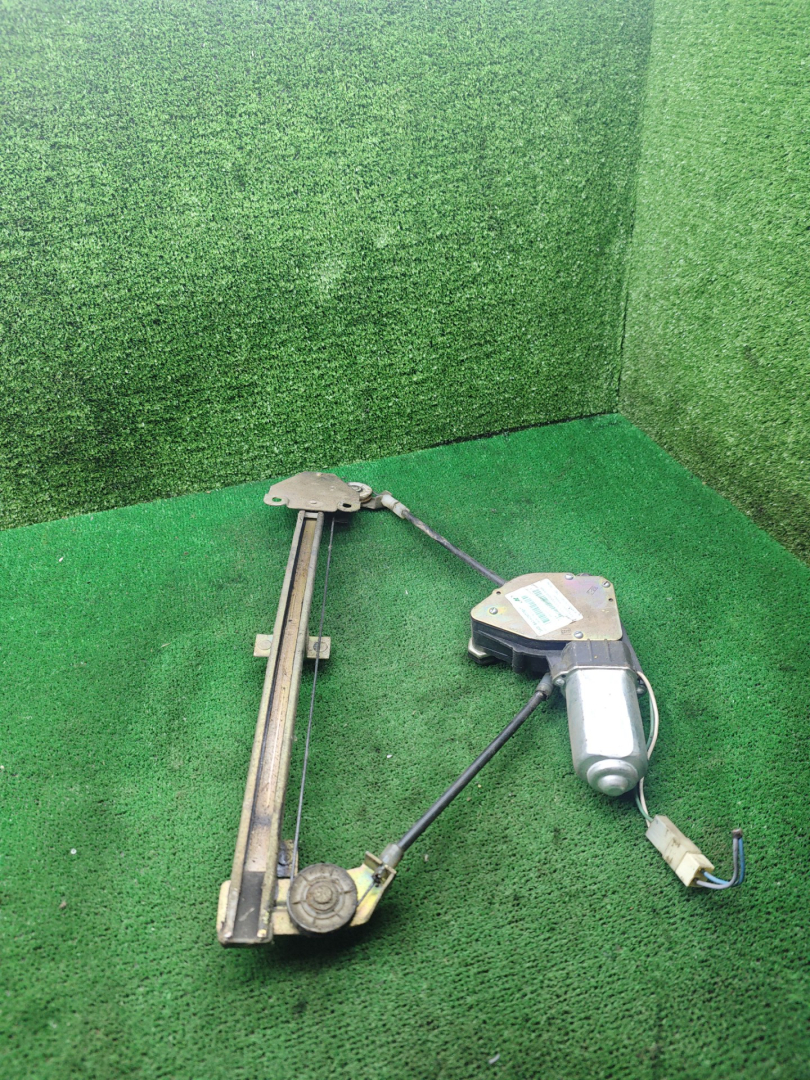 стеклоподъемник электрический передний правый Lada 2114 1 поколение 2005, 1.5 л., бензин, МКПП, хетчбэк 5 дв. - фото №1