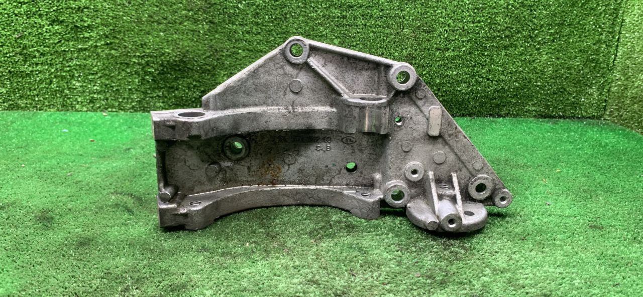 кронштейн генератора Volkswagen Golf 3 поколение 1995, 1.8 л., бензин, 9650034280 - фото №1