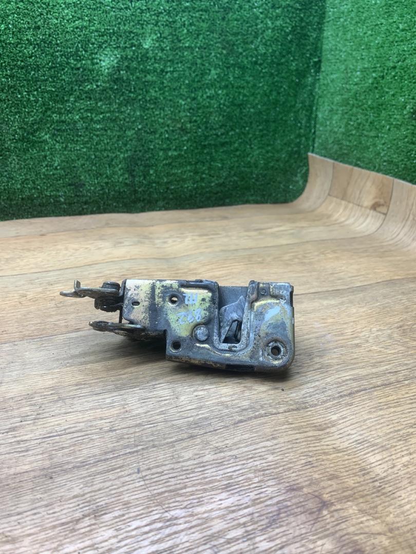 замок двери передней левой Volkswagen Transporter T4 1998, 1.9 л., дизель, МКПП, микроавтобус - фото №1