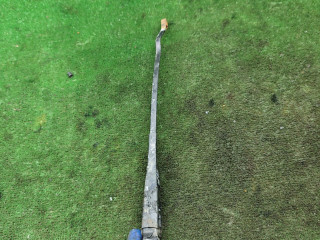 щеткодержатель (поводок стеклоочистителя, дворник) Audi 80 B2 1984, 1.6 л., бензин, МКПП, седан