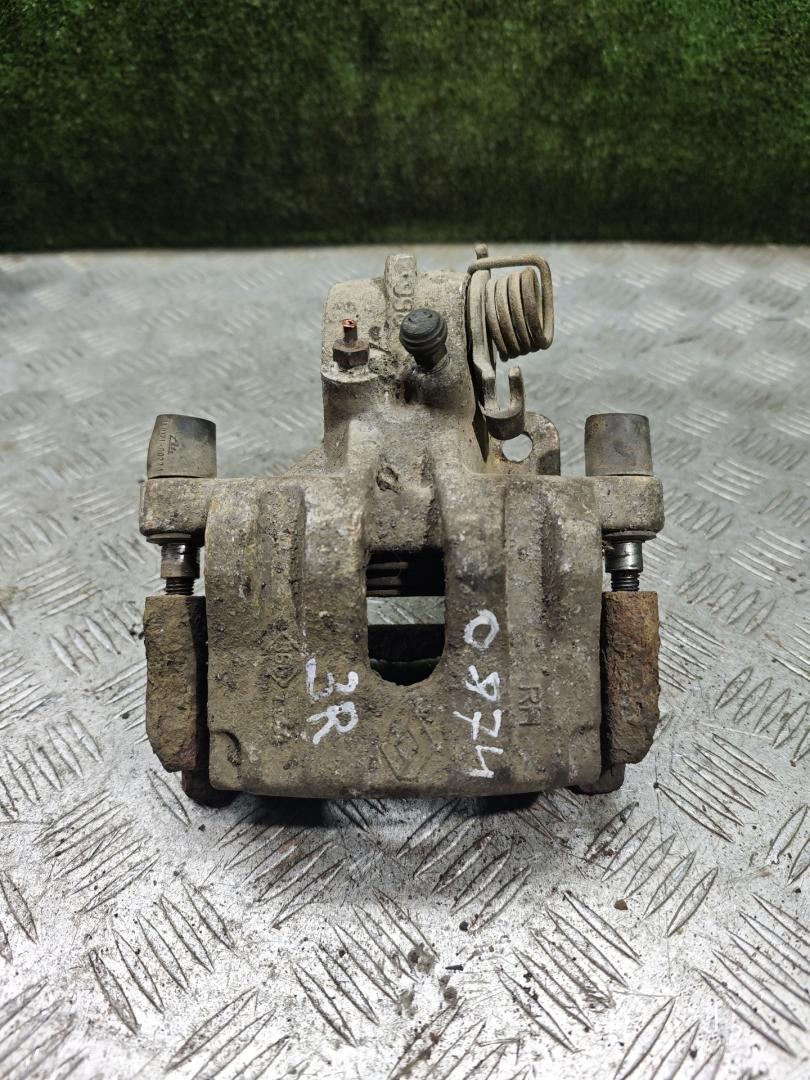 суппорт задний правый Renault Laguna 2 поколение 2002, 1.9 л., дизель, МКПП, хетчбэк 5 дв. - фото №1