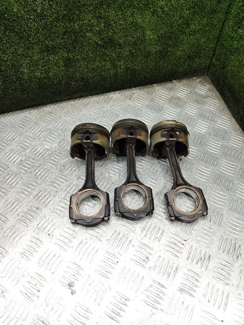 поршень Renault Scenic 1 поколение 1998, 1.6 л., бензин, МКПП, минивэн - фото №1