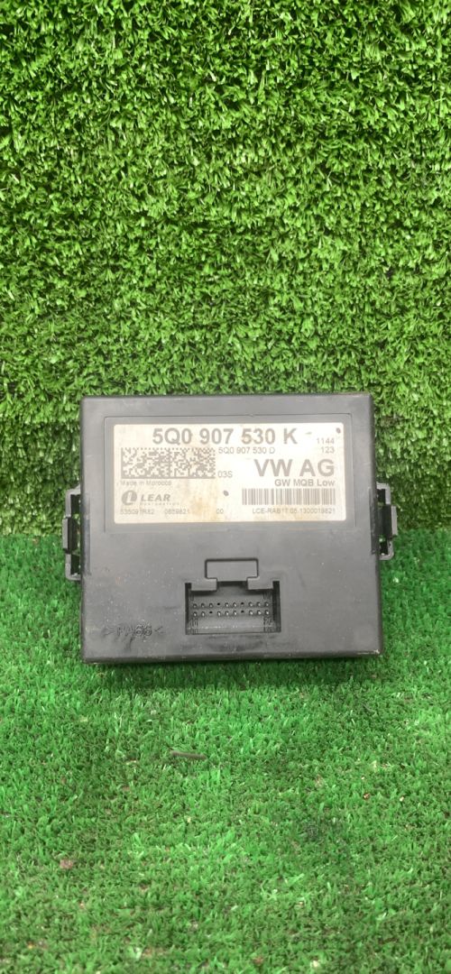 блок комфорта Skoda Octavia 3 поколение (A7) 2013, 1.8 л., бензин, МКПП, лифтбэк, 5Q0907530K - фото №1