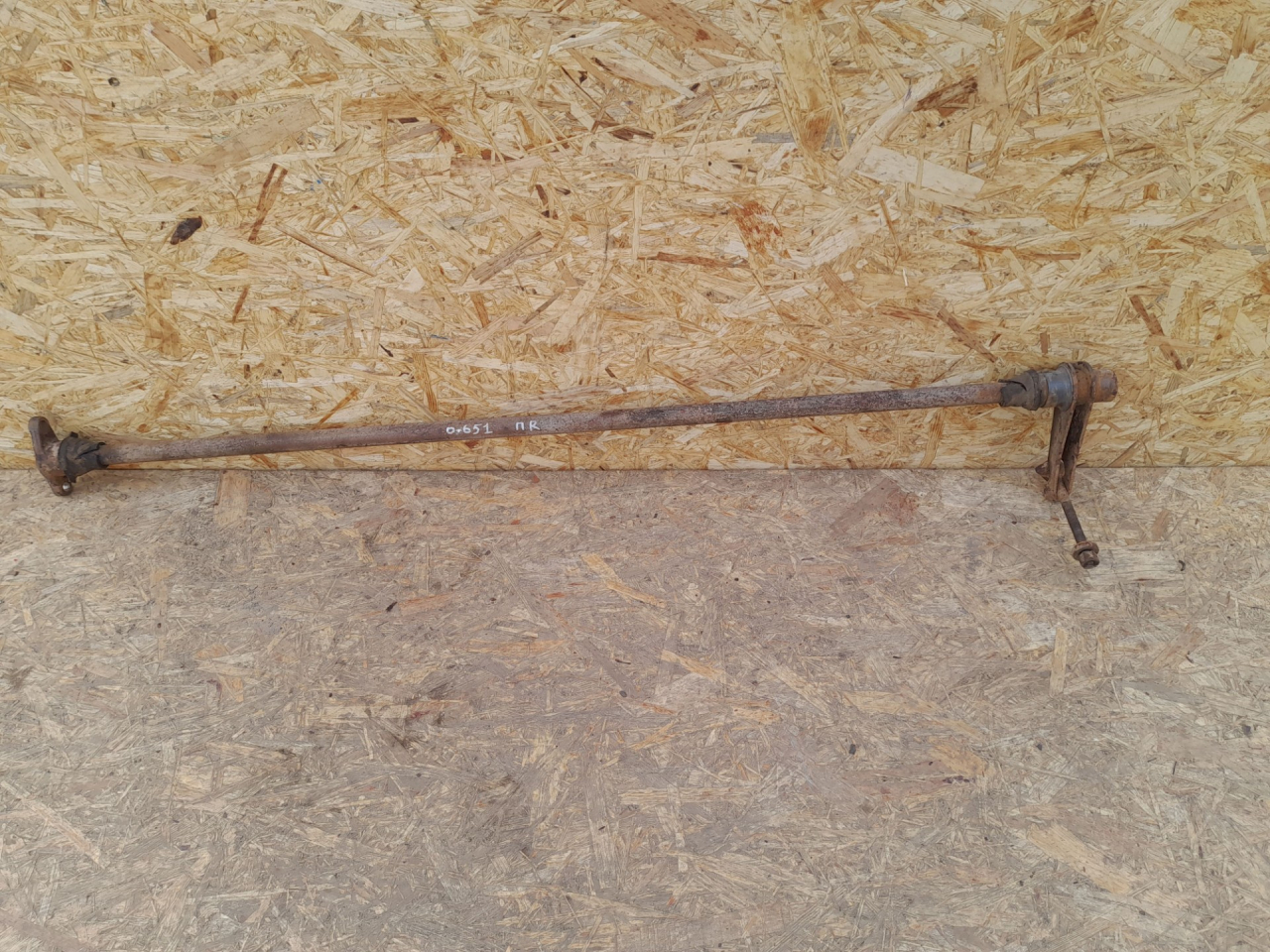 торсион подвески Hyundai Galloper 2 поколение 2000, 2.5 л., дизель, МКПП, внедорожник 3 дв. - фото №1