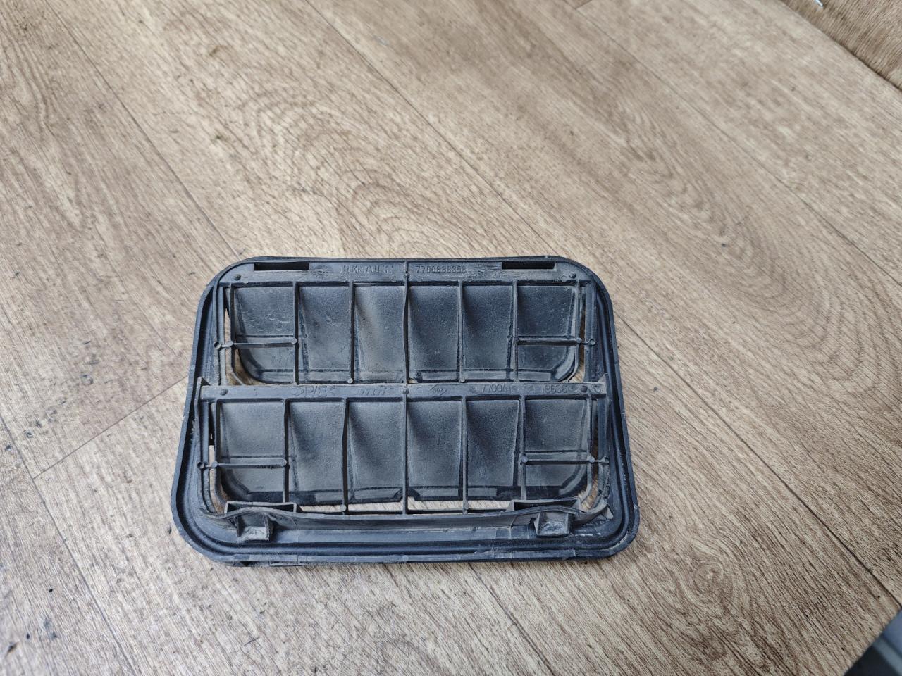 решетка вентиляции багажника Lada Vesta 1 поколение 2020, 1.6 л., бензин, МКПП, хетчбэк 5 дв., 7700838358 - фото №1