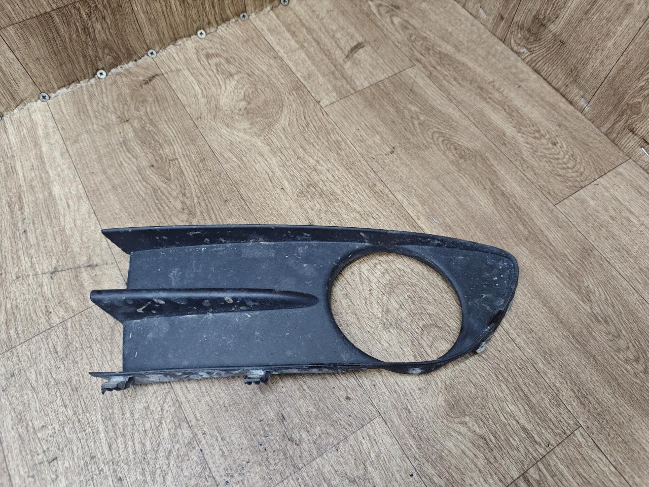 рамка фары противотуманной левой Renault Laguna 2 поколение 2002, 1.9 л., дизель, МКПП, хетчбэк 5 дв. - фото №1