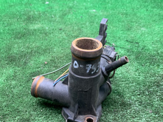 фланец (тройник) системы охлаждения Volkswagen Passat B4 1995, 2.0 л., бензин, МКПП, универсал