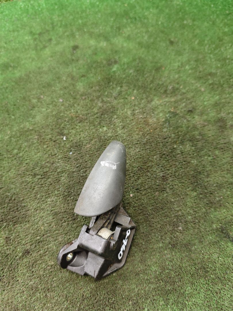 ручка открывания багажника Fiat Punto 2 поколение 2000, 1.2 л., бензин, МКПП, хетчбэк 5 дв. - фото №1