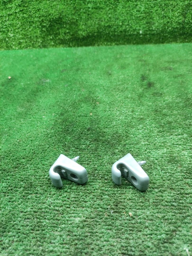 Крепление (крючок) солнцезащитного козырька Toyota Picnic 1 поколение XM10 1999, 2.2 л., 3C-TE, дизель, МКПП, минивэн - фото №1