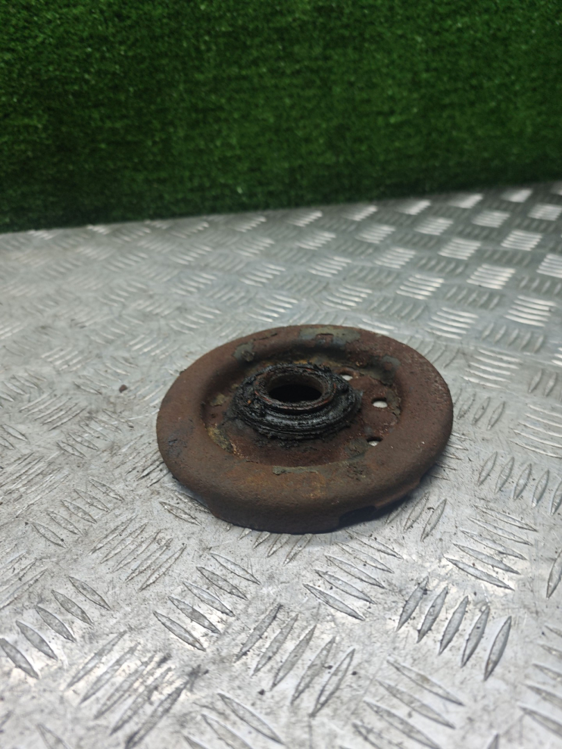 опора амортизатора верхняя (чашка) Toyota Picnic 1 поколение XM10 2000, 2.2 л., дизель, МКПП, минивэн - фото №1