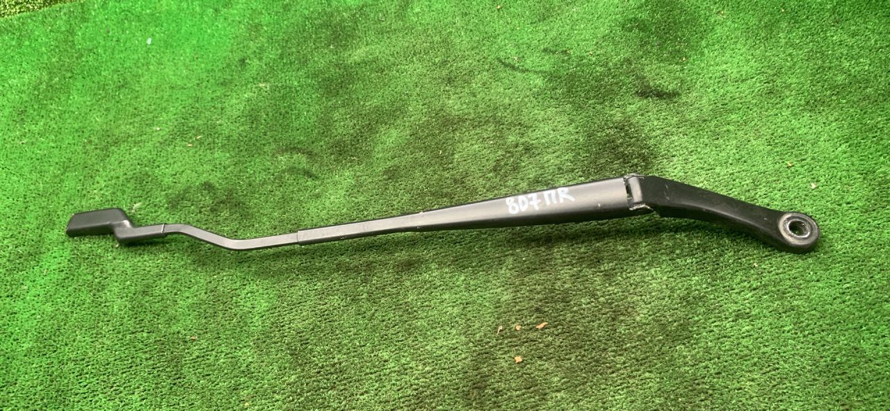 щеткодержатель (поводок стеклоочистителя, дворник) Lada Vesta 1 поколение 2023, 1.6 л., бензин, МКПП, седан, 8450030854 - фото №1