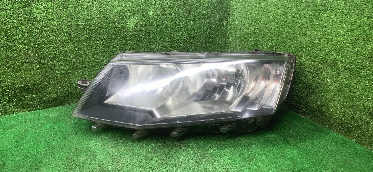 фара левая Skoda Octavia 3 поколение (A7) 2013, 1.8 л., бензин, МКПП, лифтбэк, 030127220100 - фото №1