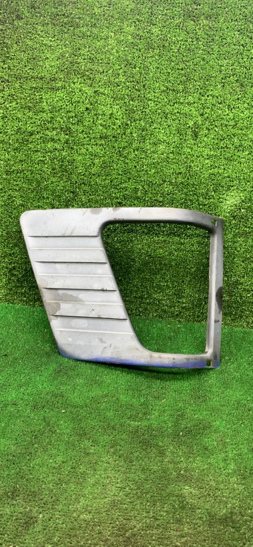 ресничка (ус) фары Mercedes-Benz T1 207-210D W601 1995, 2.3 л., дизель, МКПП, микроавтобус - фото №1