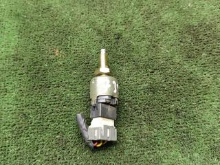 Датчик педали тормоза (лягушка) Kia Carnival 1 поколение [рестайлинг] 2002, 2.9 л., CRDi, дизель, МКПП, минивэн