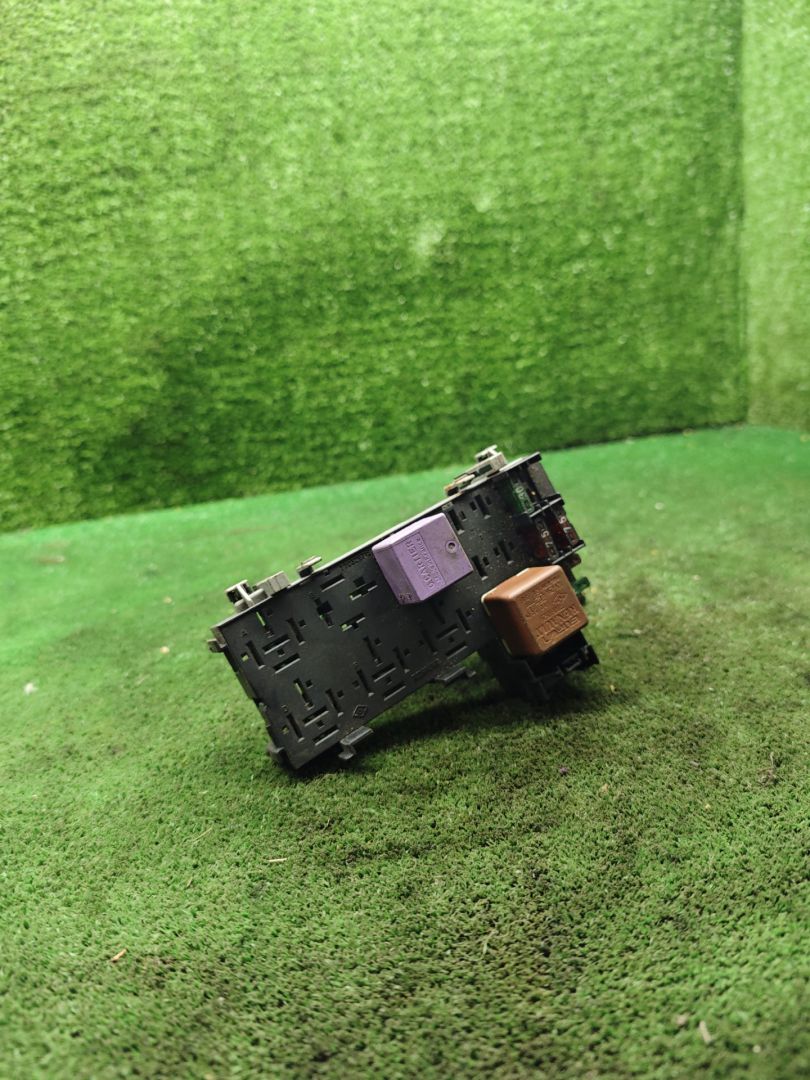 блок предохранителей Renault Scenic 1 поколение 1998, 1.6 л., бензин, МКПП, минивэн - фото №1