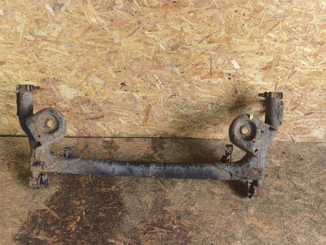 балка подвески задняя Toyota Picnic 1 поколение XM10 1999, 2.2 л., 3C-TE, дизель, МКПП, минивэн - фото №1