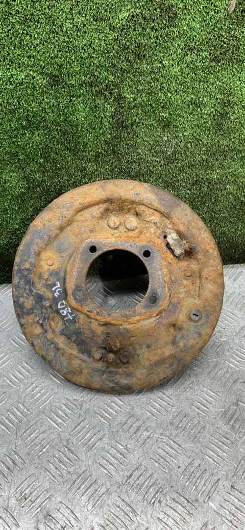 защитный кожух тормозного механизма Toyota Picnic 1 поколение XM10 2000, 2.0 л., бензин, МКПП, минивэн - фото №1