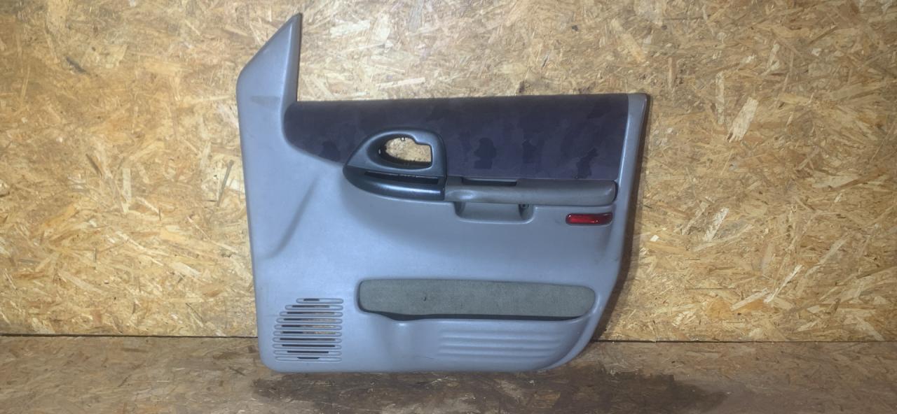 обшивка двери передняя правая Opel Sintra 1 поколение 1997, 2.2 л., X 22 XE, бензин, МКПП, минивэн - фото №1