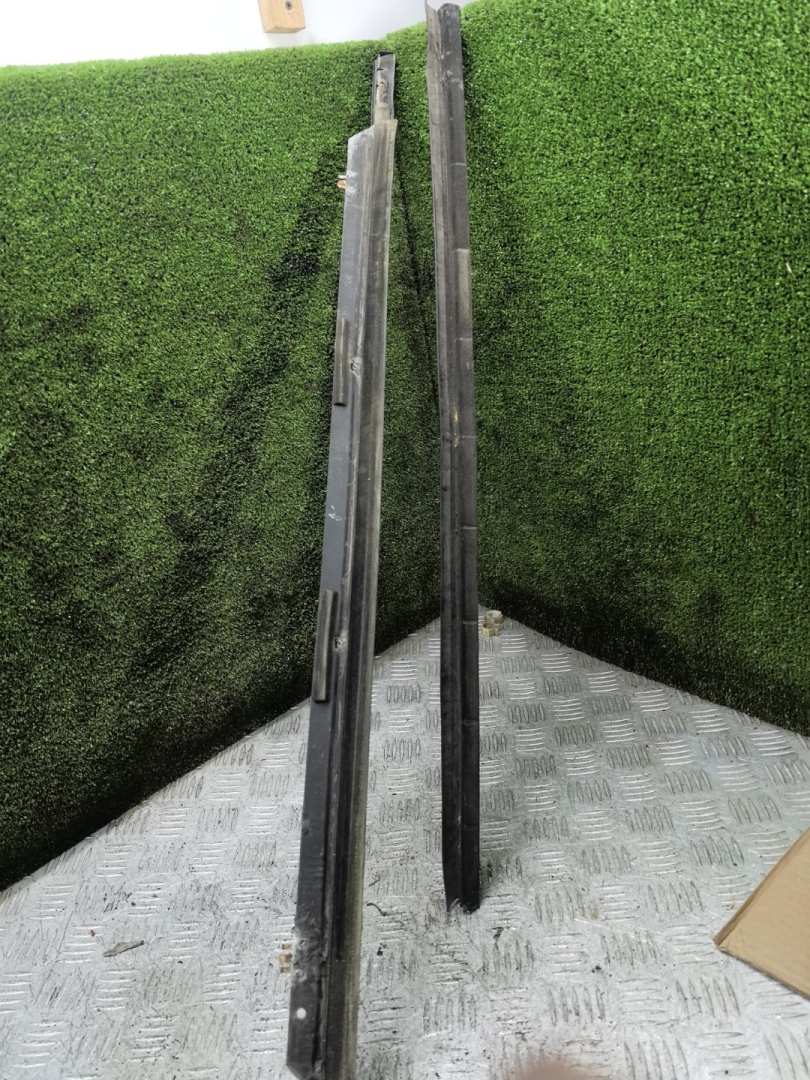 молдинг стекла Chrysler Neon 2 поколение 1999, 2.0 л., бензин, АКПП, седан - фото №1