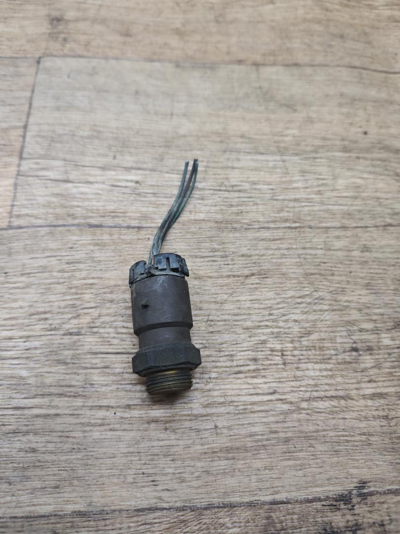 датчик температуры охлаждающей жидкости Opel Sintra 1 поколение 1999, 2.2 л., бензин, МКПП, минивэн - фото №1