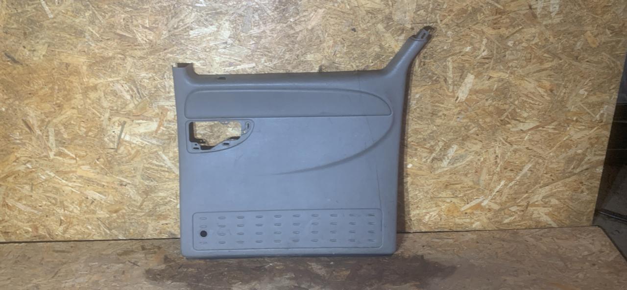 обшивка двери задняя правая Dodge Caravan 4 поколение 2001, 2.4 л., бензин, АКПП, минивэн - фото №1