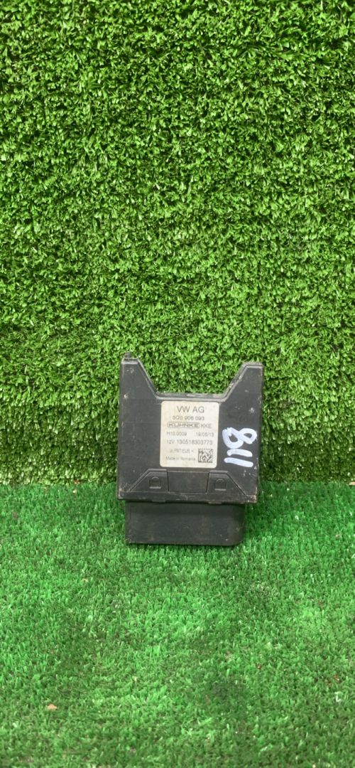 блок управления топливным насосом Skoda Octavia 3 поколение (A7) 2013, 1.8 л., бензин, МКПП, лифтбэк, 5Q0906093 - фото №1