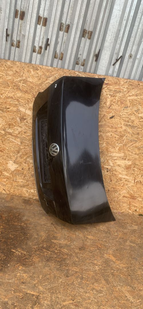 крышка багажника (дверь 3-5) Volkswagen Polo Sedan 1 поколение 2015, 1.6 л., МКПП, седан - фото №1