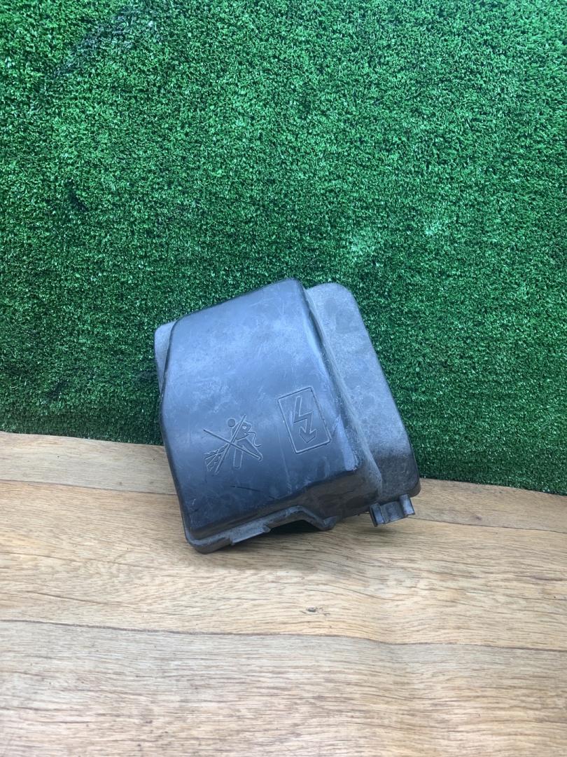 крышка блока предохранителей Lada Vesta 1 поколение 2020, 1.6 л., бензин, МКПП, хетчбэк 5 дв., REF243828894R - фото №1