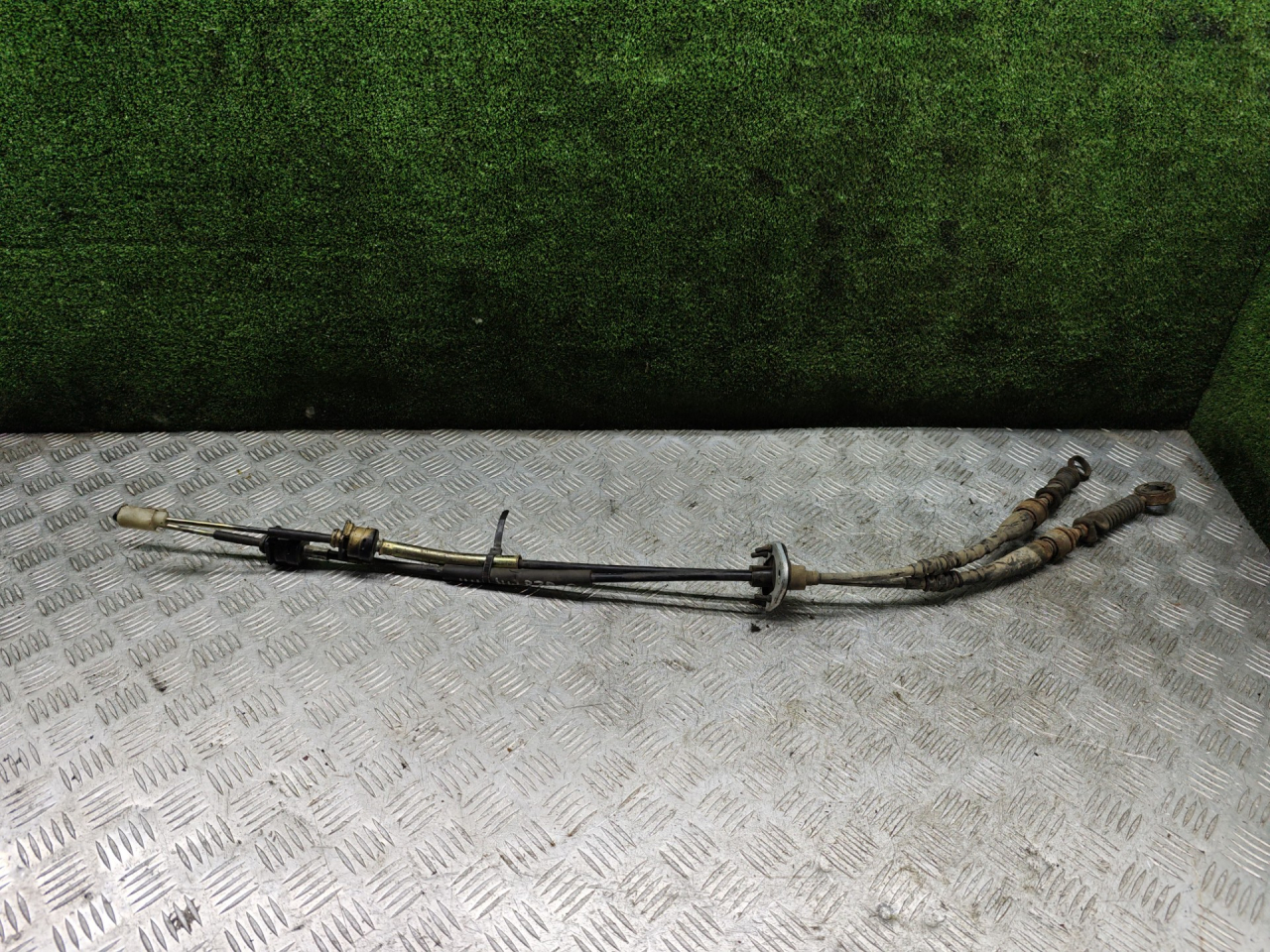 трос кулисы КПП Mitsubishi Space Wagon 3 поколение (Typ N50) 2000, 2.4 л., GDi, бензин, МКПП, минивэн - фото №1