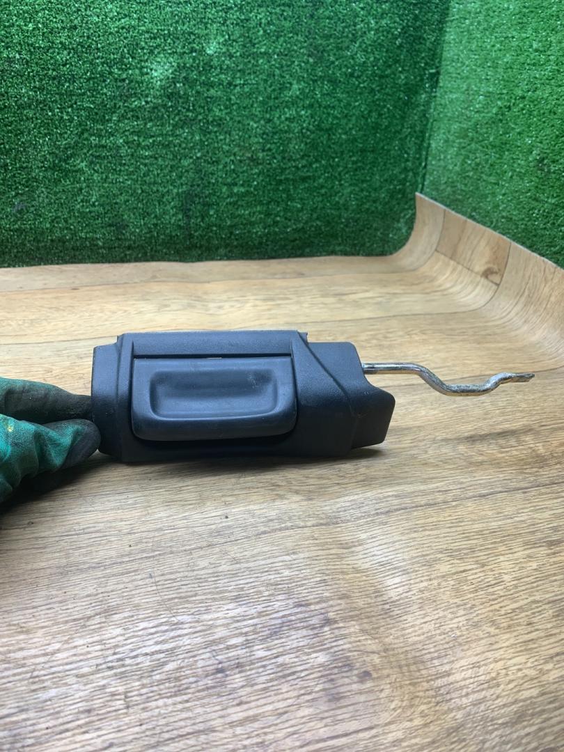 ручка внутренняя задняя правая Volkswagen Transporter T4 1998, 1.9 л., дизель, МКПП, микроавтобус - фото №1