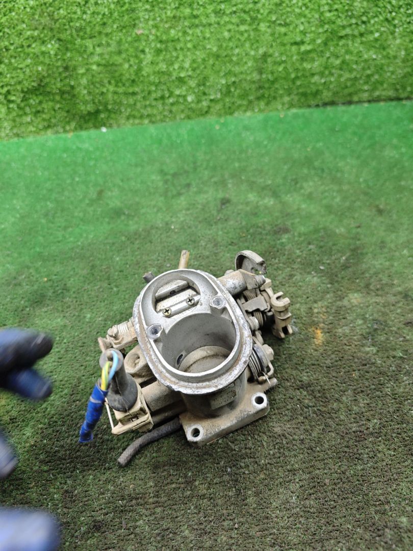 заслонка дроссельная Volkswagen Golf 2 поколение 1989, 1.3 л., бензин, МКПП, хетчбэк 3 дв. - фото №1