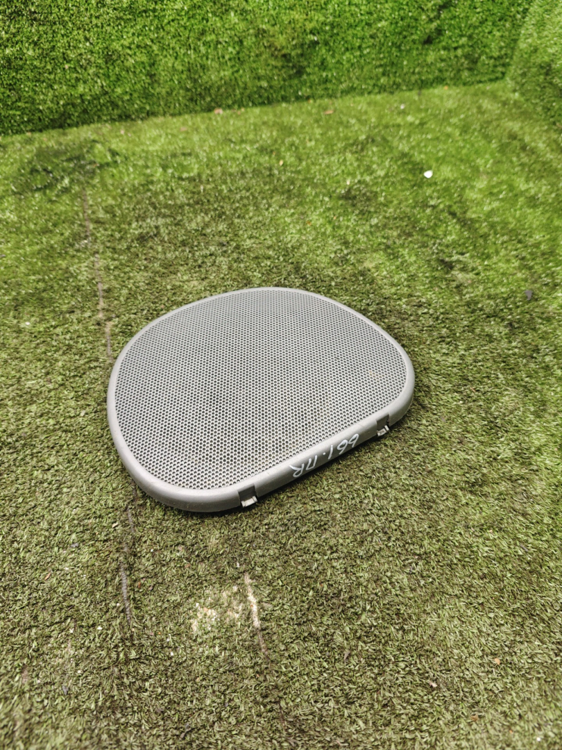 сетка на динамик Renault Laguna 1 поколение 1998, 1.8 л., бензин, МКПП, хетчбэк 5 дв. - фото №1