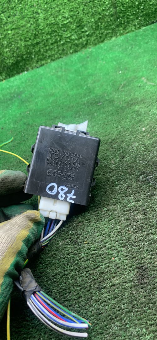 блок управления (другие) Toyota Picnic 1 поколение XM10 2000, 2.0 л., бензин, МКПП, минивэн, 0515003200, 8598044010 - фото №1