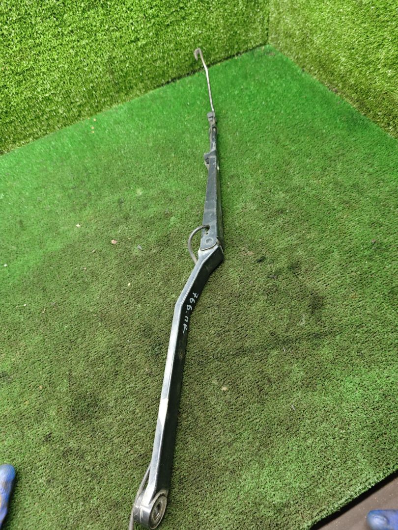 щеткодержатель (поводок стеклоочистителя, дворник) Opel Sintra 1 поколение 1997, 2.2 л., X 22 XE, бензин, МКПП, минивэн - фото №1