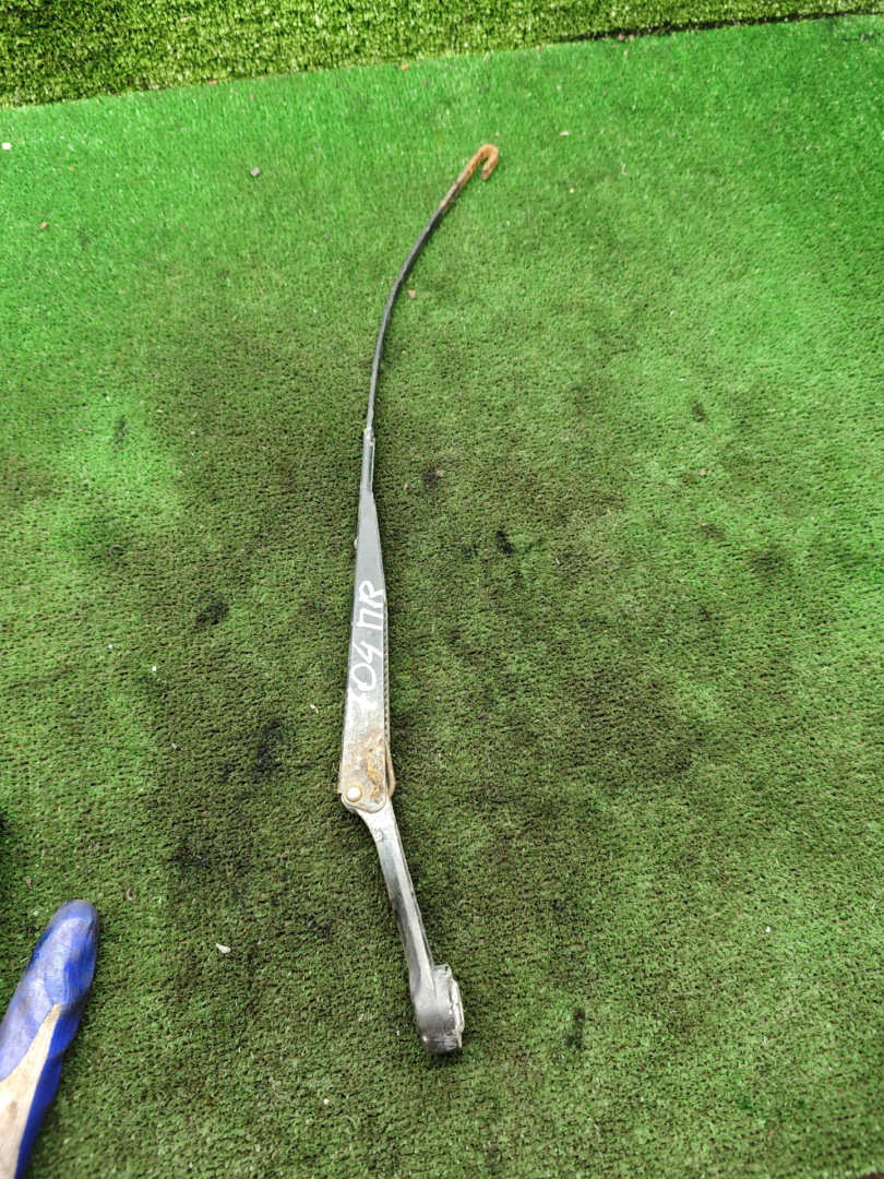 щеткодержатель (поводок стеклоочистителя, дворник) Fiat Marea 1 поколение 2000, 1.9 л., JTD, дизель, МКПП, универсал - фото №1