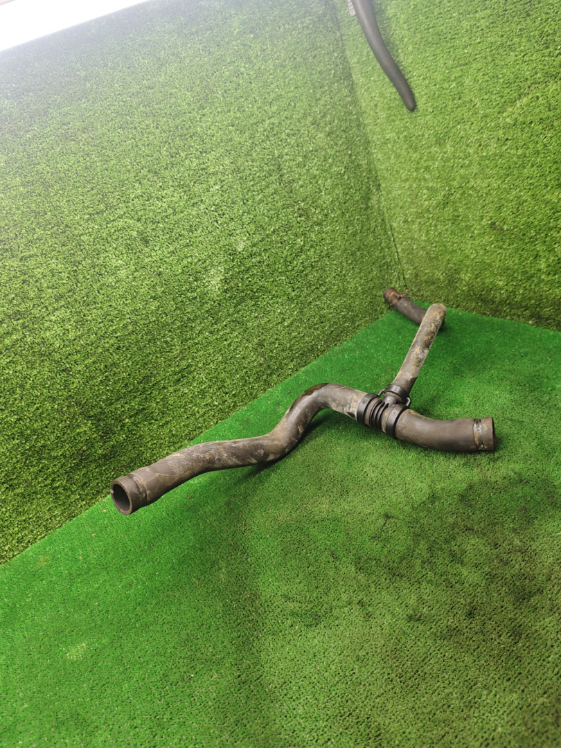 патрубок радиатора Renault Logan 1 поколение 2008, 1.6 л., бензин, МКПП, универсал - фото №1