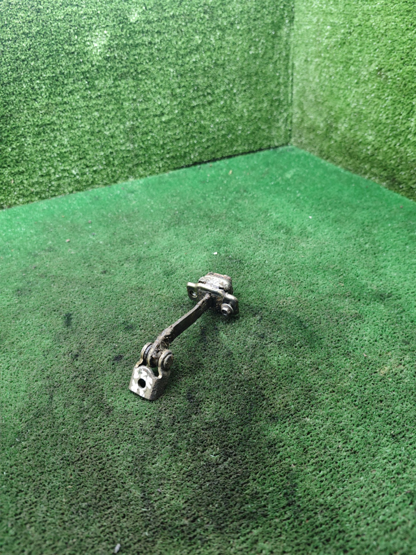 ограничитель открывания двери Chevrolet Niva 1 поколение 2008, 1.7 л., бензин, МКПП, внедорожник 5 дв. - фото №1