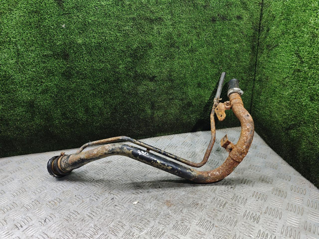 горловина топливного бака Rover 600 Series 1 поколение 1998, 1.8 л., бензин, МКПП, седан - фото №1