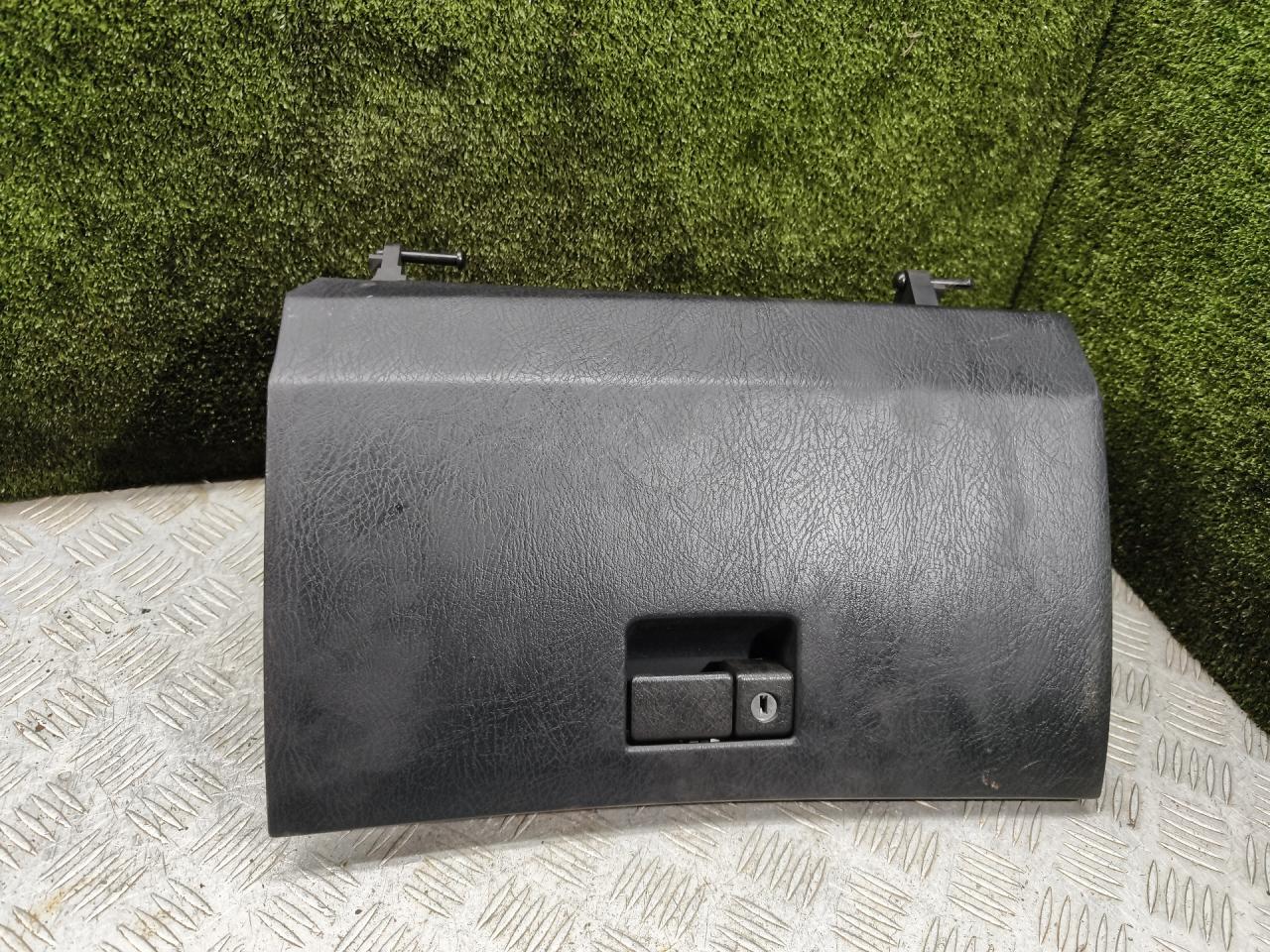 бардачок Toyota Avensis 1 поколение (T220) 1997, 2.0 л., дизель, МКПП, универсал - фото №1