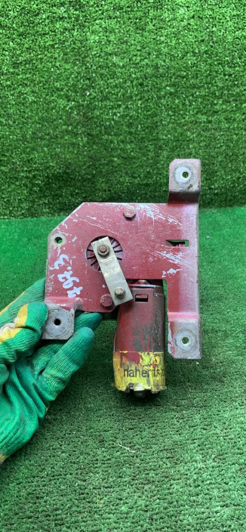 моторчик заднего стеклоочистителя (дворника) Volkswagen Golf 2 поколение 1990, 1.6 л., дизель, МКПП, хетчбэк 3 дв. - фото №1