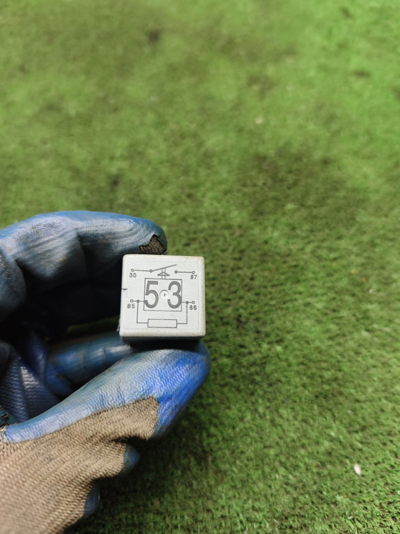 блок управления вентилятором (реле) Skoda Superb 1 поколение 2006, 2.8 л., бензин, АКПП, седан, 53, 141951253B - фото №1