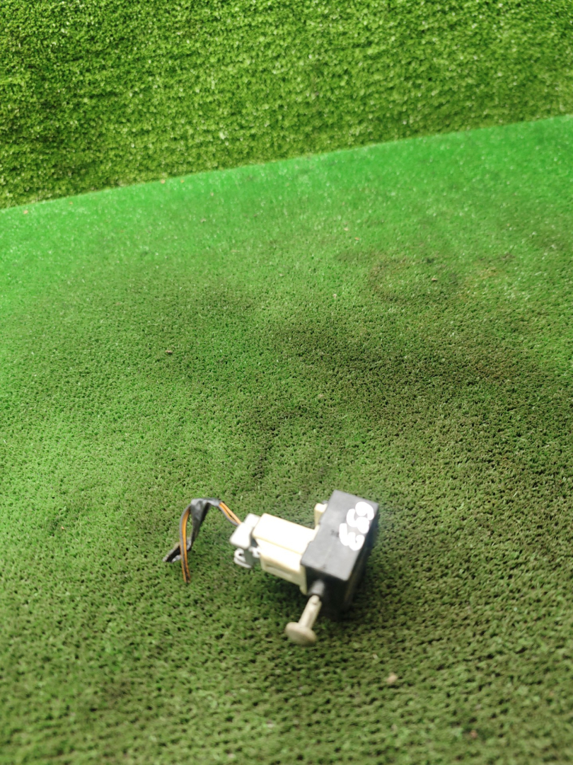 Датчик педали тормоза (лягушка) Ford C-Max 1 поколение 2006, 2.0 л., бензин, МКПП, минивэн - фото №1