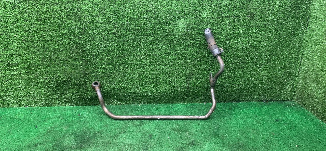 масляная трубка турбины Chrysler Voyager 3 поколение 2000, 2.5 л., дизель, МКПП, минивэн - фото №1