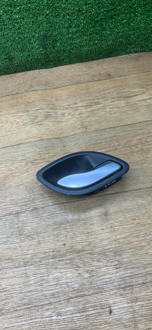 ручка внутренняя передняя правая Renault Laguna 2 поколение 2002, 1.9 л., дизель, МКПП, хетчбэк 5 дв. - фото №1