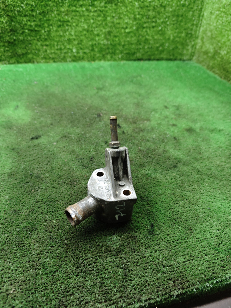 фланец (тройник) системы охлаждения Opel Sintra 1 поколение 1997, 2.2 л., X 22 XE, бензин, МКПП, минивэн, 90466781 - фото №1