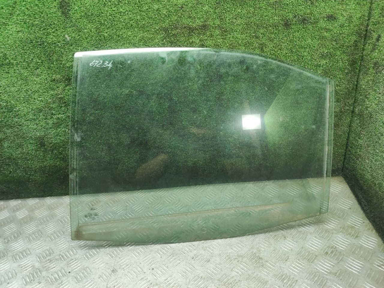стекло двери задней левой Ford Mondeo 3 поколение 2002, 2.0 л., дизель, АКПП, хетчбэк 5 дв. - фото №1