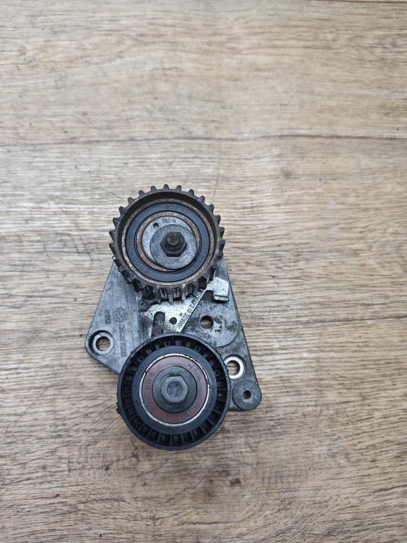 кронштейн двигателя Alfa Romeo 156 1 поколение 1999, 2.0 л., бензин, МКПП, седан, 60607006 - фото №1