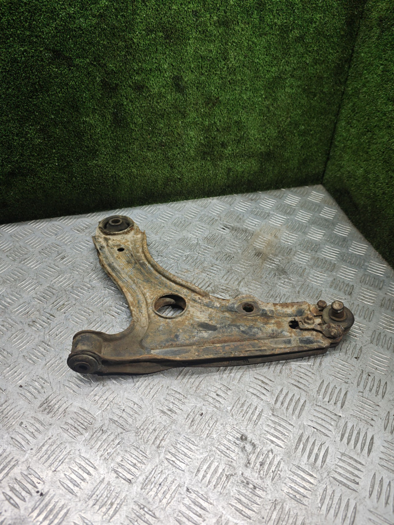 рычаг передний левый Volkswagen Jetta 2 поколение 1987, 1.6 л., дизель, МКПП, седан - фото №1